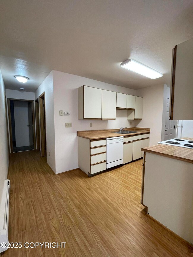 3570 W Dimond Blvd unit B8, Anchorage, AK 99502 - photo 4