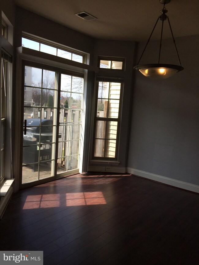 46355 Pryor Square, Sterling, VA 20165 - photo 3