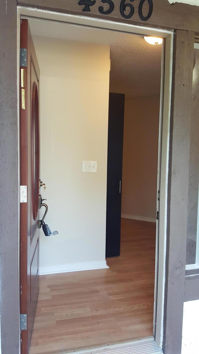 4560 Melissa Ct W, Jacksonville, FL 32210 - photo 3