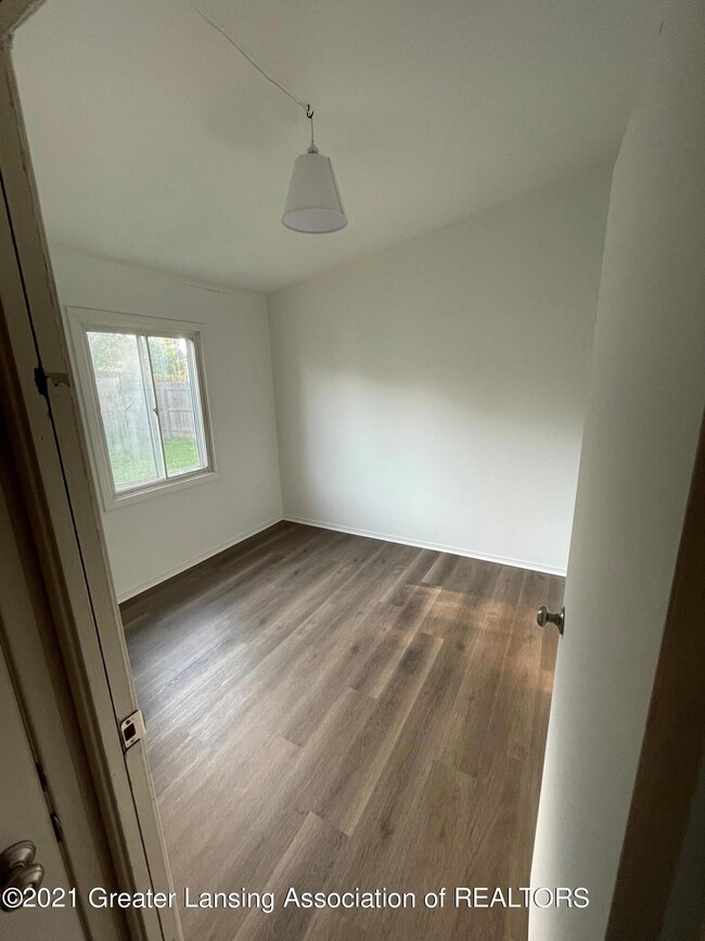 1024 Dornell Ave, Lansing, MI 48910 - photo 6