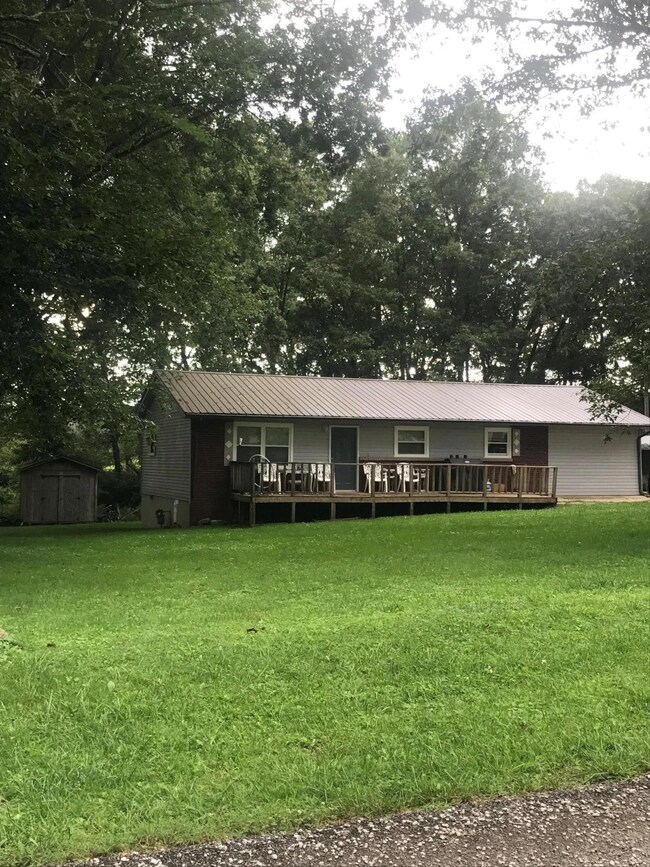 640 Dillon St, Crossville, TN 38555 - photo 2