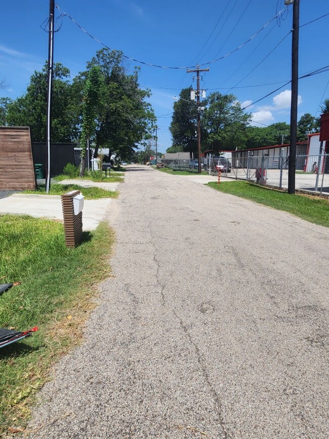 4823 Golden Forest Dr, Houston, TX 77091 - photo 3