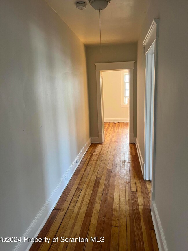 40 Pierce St unit 5, Kingston, PA 18704 - photo 4