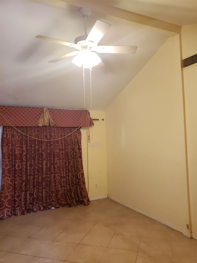 7733 Charlesmont St, Houston, TX 77016 - photo 5