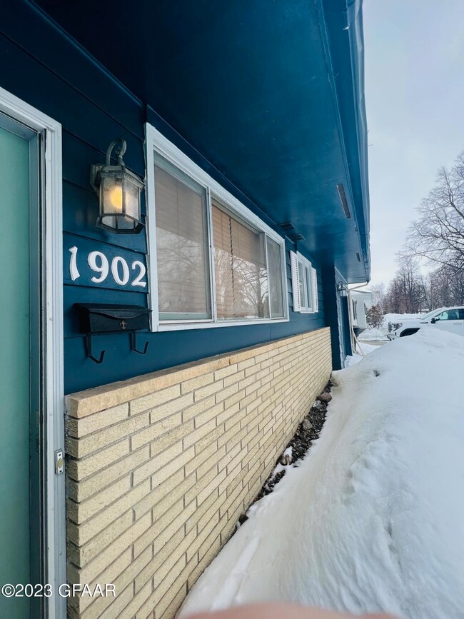 1902 S 19th St, Grand Forks, ND 58201 - photo 2