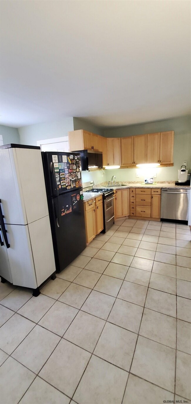 135 Division St, Saratoga Springs, NY 12866 - photo 4