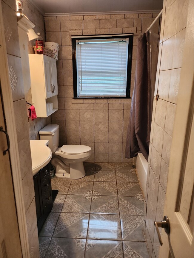 1018 Saint Clair St, Houston, TX 77088 - photo 7