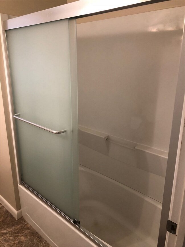 810 Cilley Rd, Manchester, NH 03103 - photo 7