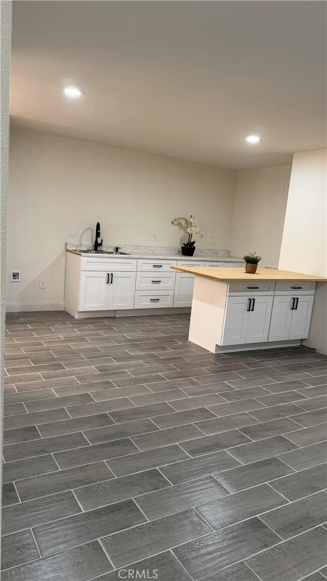 13860 Dahlgren Dr unit A, Victorville, CA 92395 - photo 4