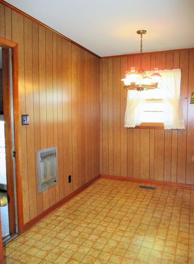 305 Walker St, Manchester, TN 37355 - photo 4