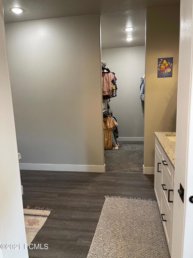 Master Bath/Walk-In Closet