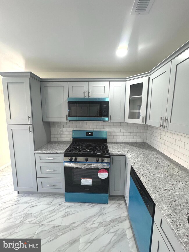 17 Spyglass Ct, East Windsor, NJ 08520 - photo 5