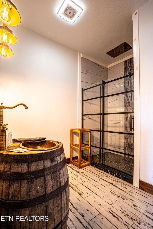 887 Sourwood Dr, Gatlinburg, TN 37738 - photo 6