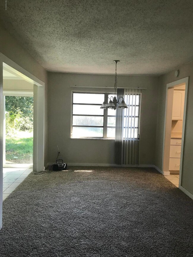 5305 Redstone Dr, Jacksonville, FL 32210 - photo 4