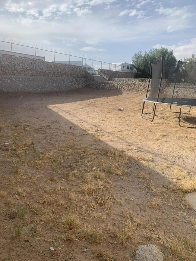 1517 Vanderbilt Dr, El Paso, TX 79935 - photo 7