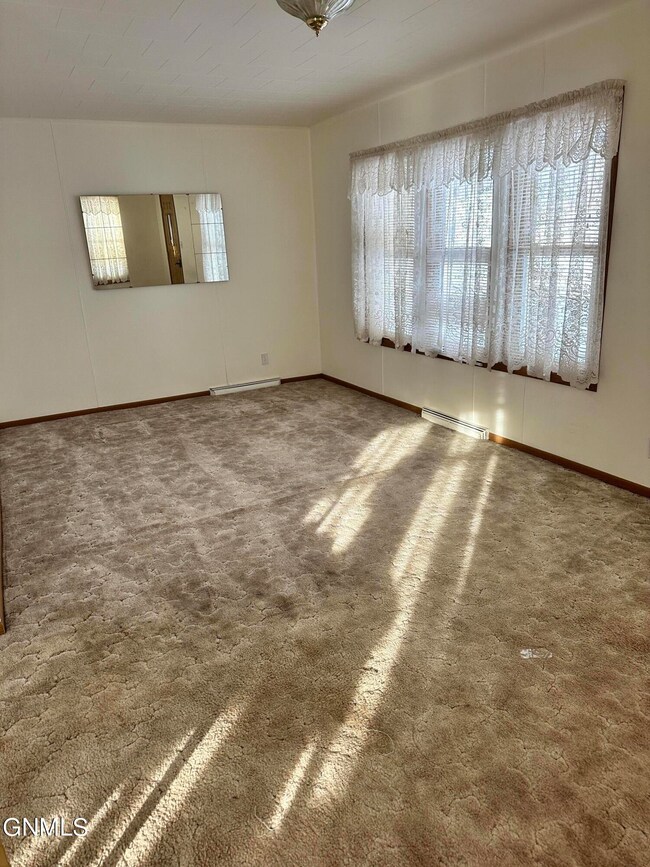 610 3rd St SE, Jamestown, ND 58401 - photo 4