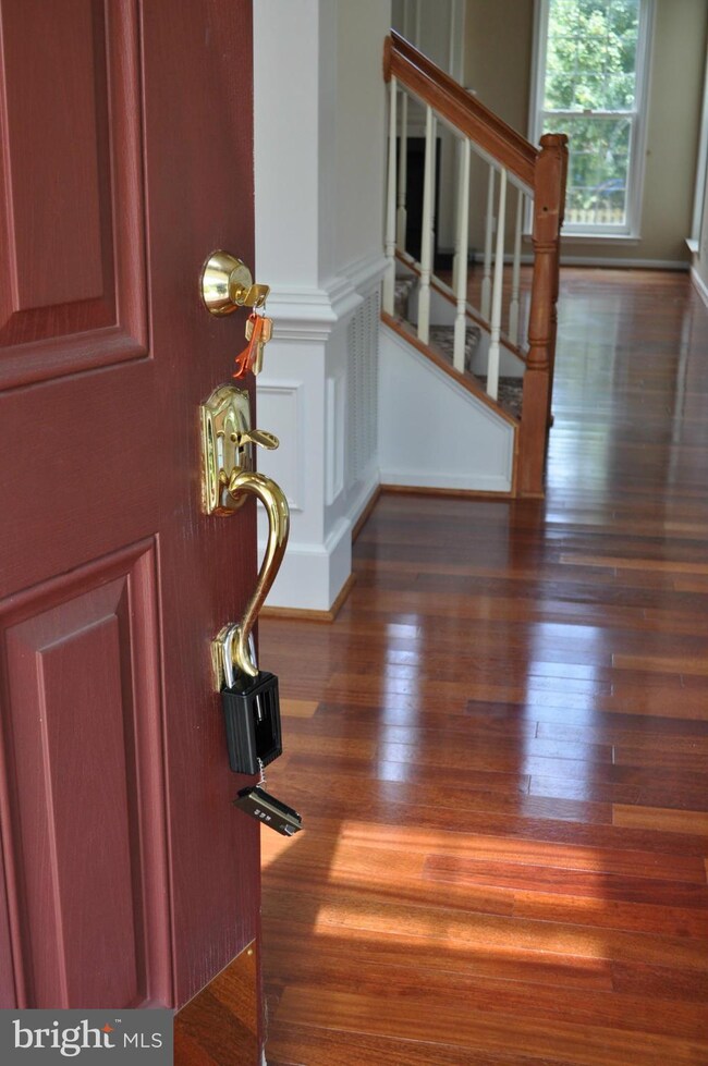 6092 Spindle Tree Ct, Woodbridge, VA 22193 - photo 2