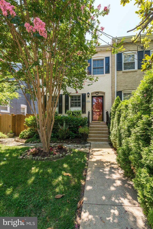 1216 Portner Rd, Alexandria, VA 22314 - photo 2