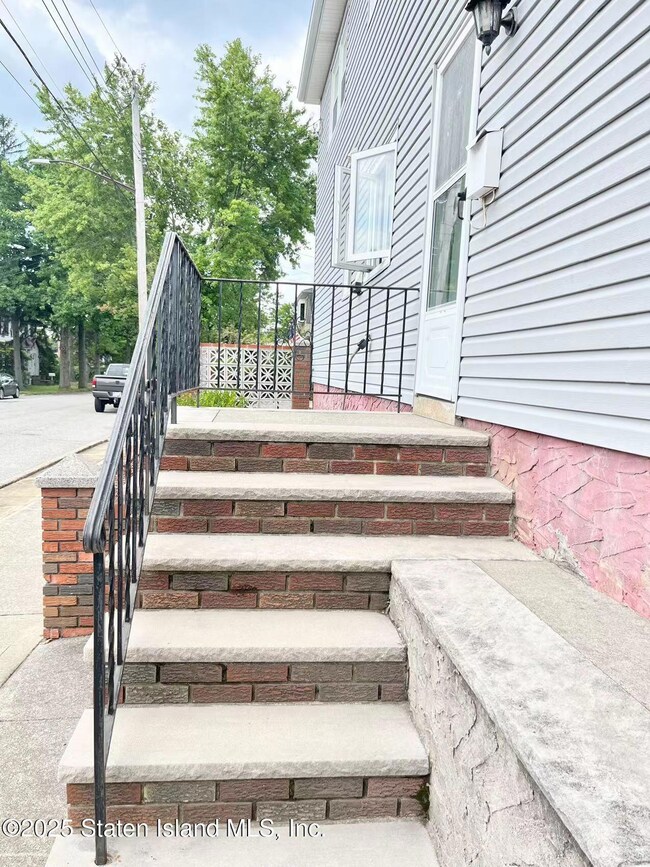 116 Buffalo St unit 1st Floor, Staten Island, NY 10306 - photo 2