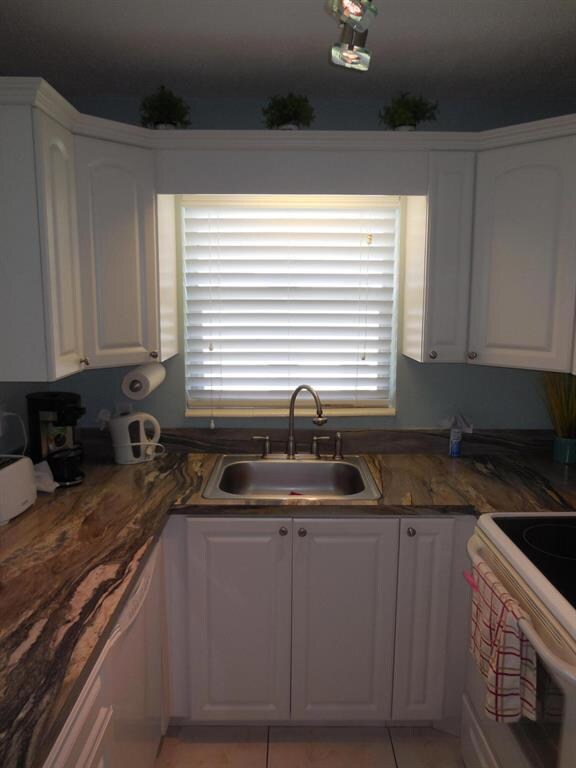 424 Windsor R, West Palm Beach, FL 33417 - photo 3