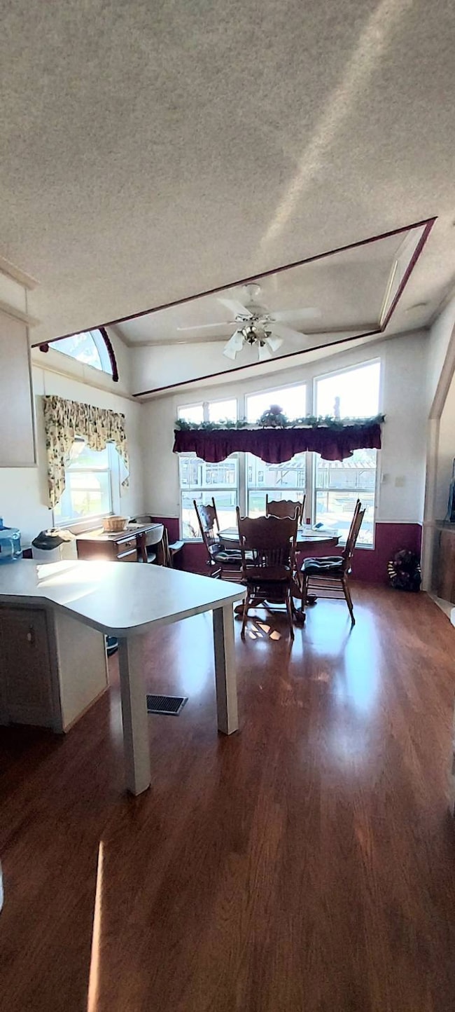 37811 Chancey Rd unit 193, Zephyrhills, FL 33541 - photo 5