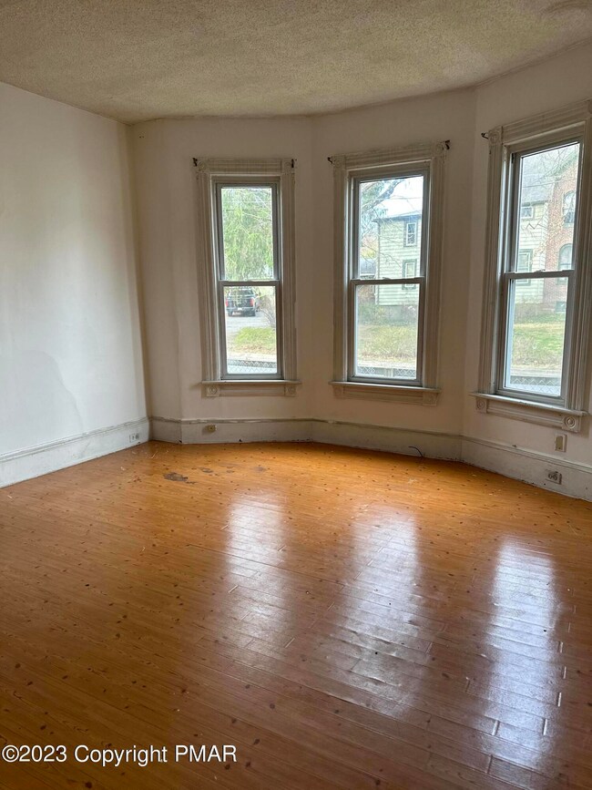 1114 Dreher Ave, Stroudsburg, PA 18360 - photo 3