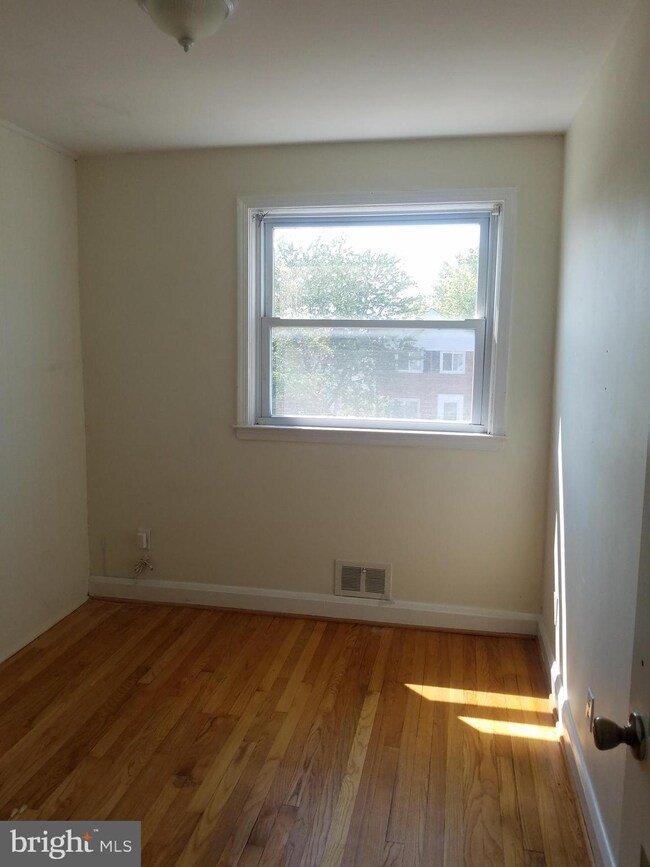 1226 Halstead Rd, Parkville, MD 21234 - photo 7