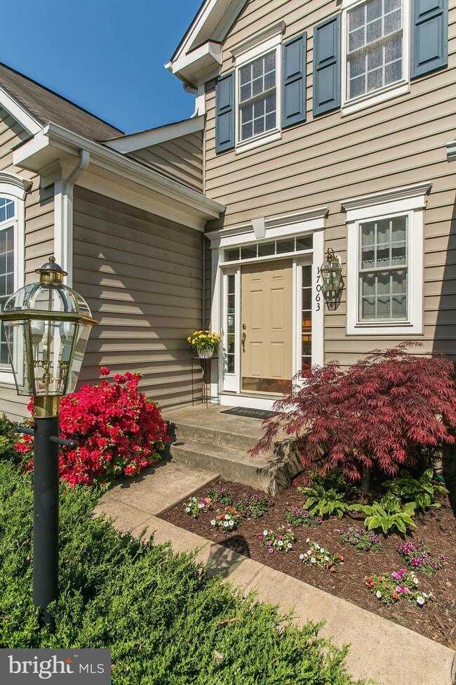17063 Anns Brook Ct, Woodbridge, VA 22191 - photo 2