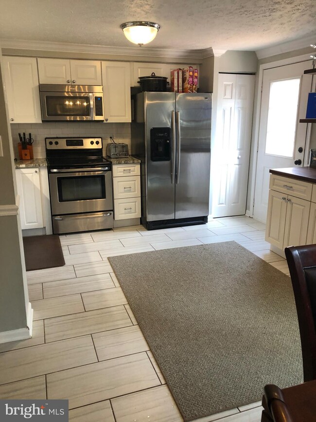 15093 Mill Spring Dr, Dumfries, VA 22025 - photo 5