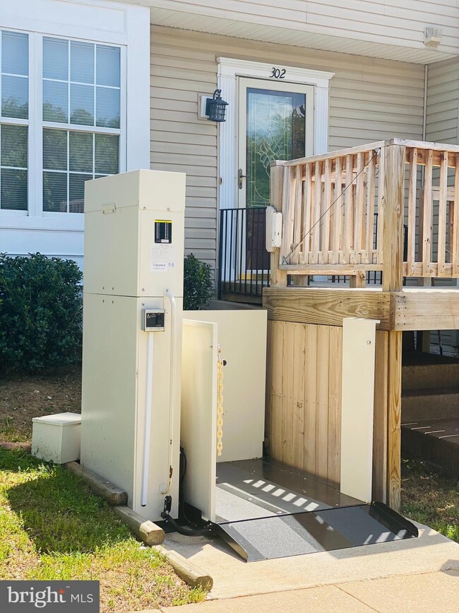 302 Potomac Hills Dr, Stafford, VA 22554 - photo 2