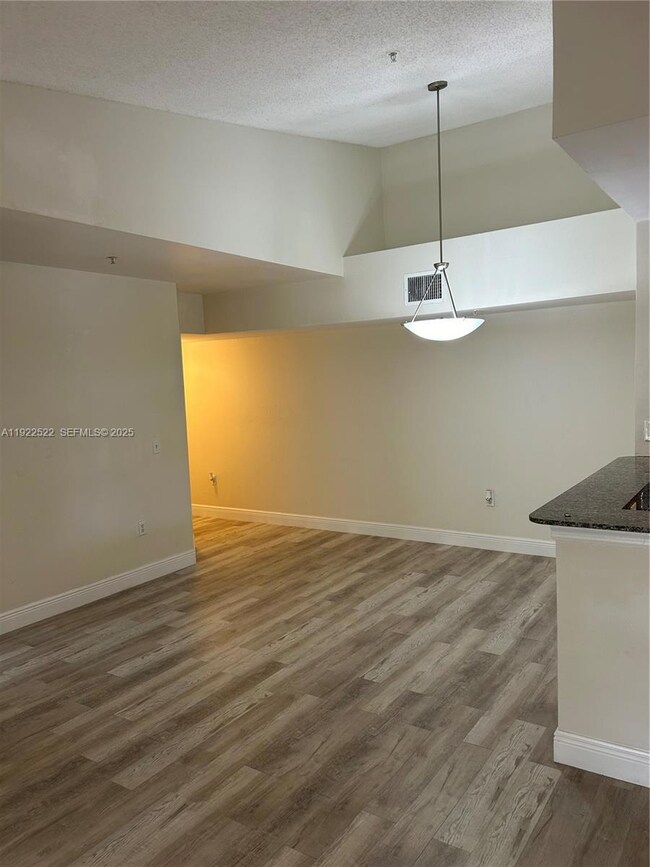 2494 Centergate Dr unit 302, Miramar, FL 33025 - photo 5