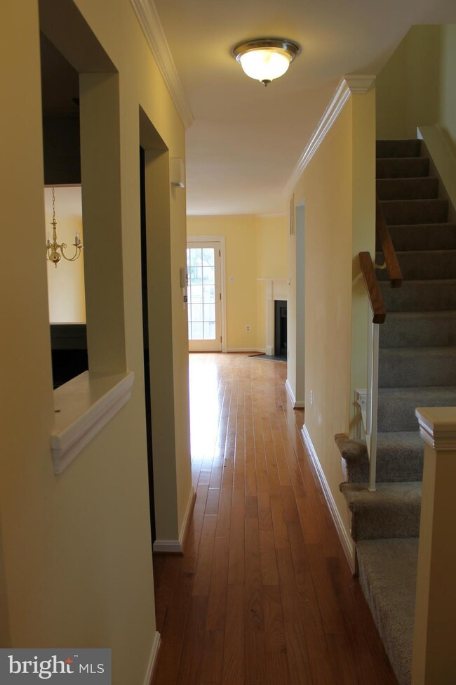 12837 Mill Brook Ct, Woodbridge, VA 22192 - photo 7