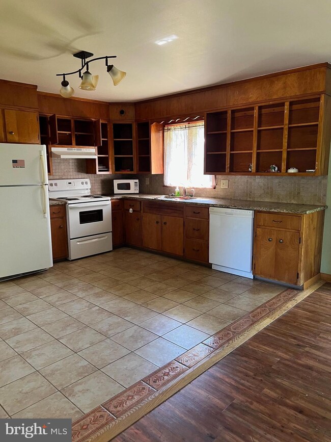 436 E Walnut St, Kutztown, PA 19530 - photo 6