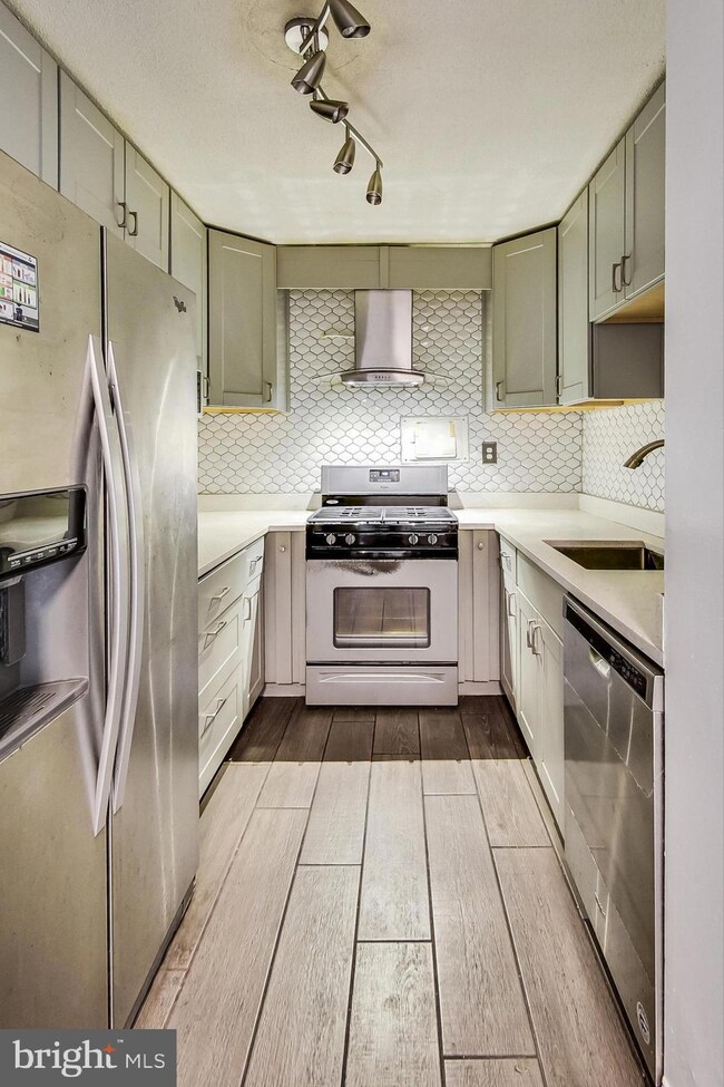 The Carlton unit 706, Arlington, VA 22204 - photo 2