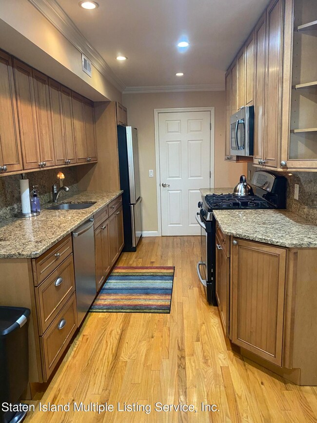 12 Franklin Ln unit B, Staten Island, NY 10306 - photo 6
