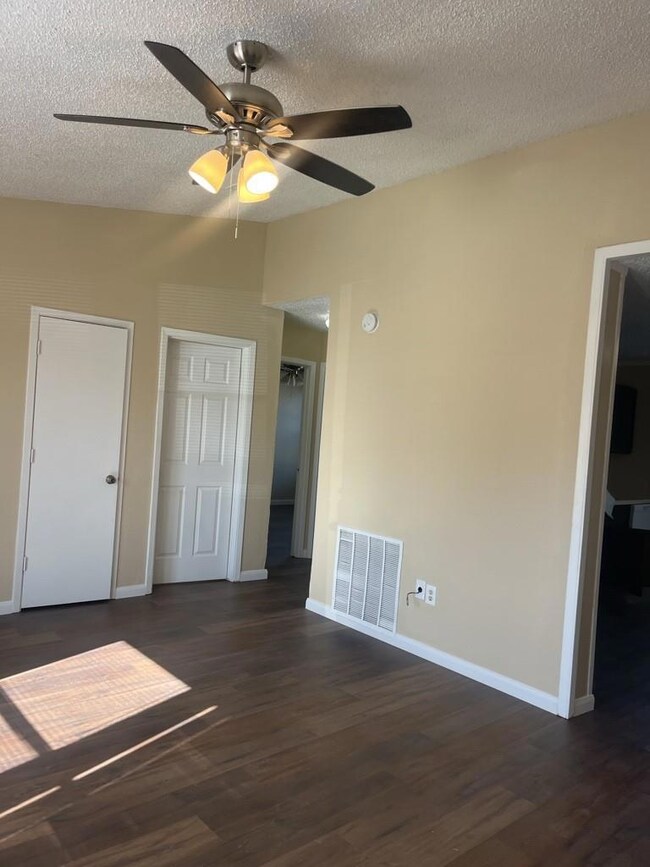 942 Meadowlark Cir unit 940, Granbury, TX 76049 - photo 6