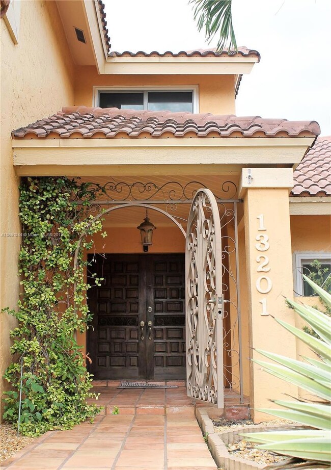 Entrace with outside foyer