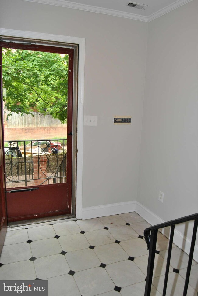 1660 Beekman Place NW unit B, Washington, DC 20009 - photo 3
