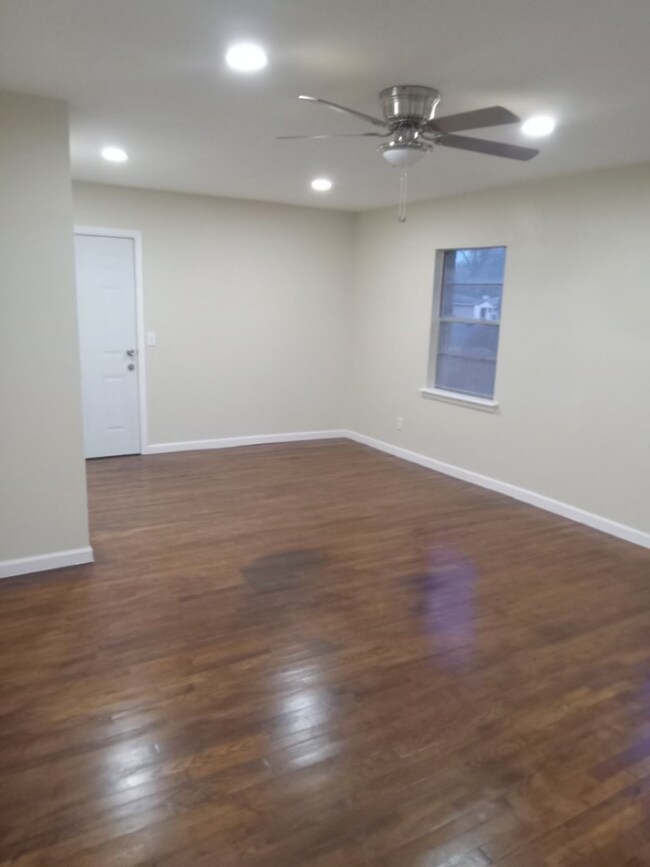 8505 Shady Dr, Houston, TX 77016 - photo 3