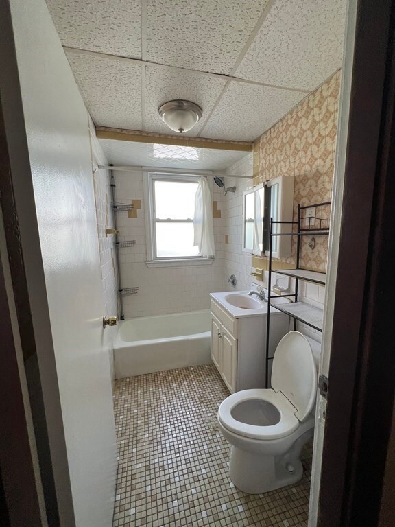 382 Mcgrath Hwy unit 1R, Somerville, MA 02143 - photo 5