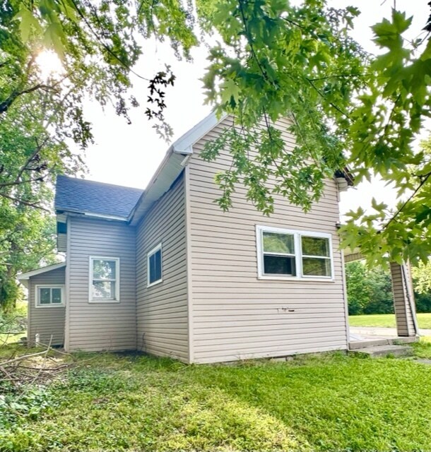 2305 Hendricks St, Anderson, IN 46016 - photo 2