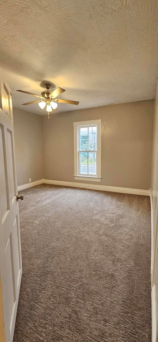 318 W Jackson St, Marshfield, MO 65706 - photo 6