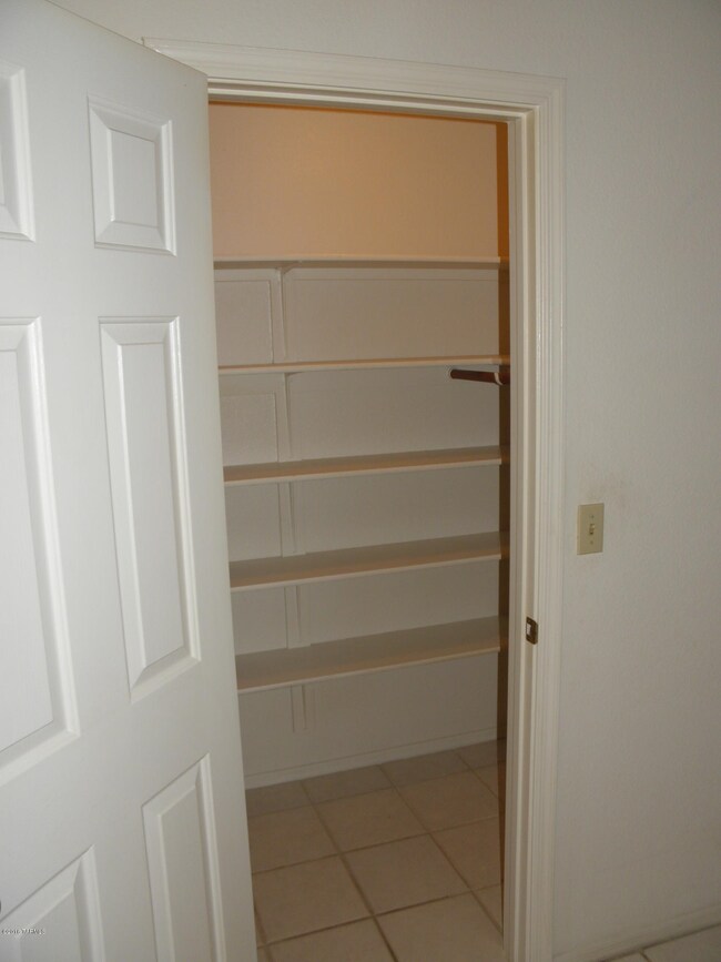LARGE KITCHEN PANTRY