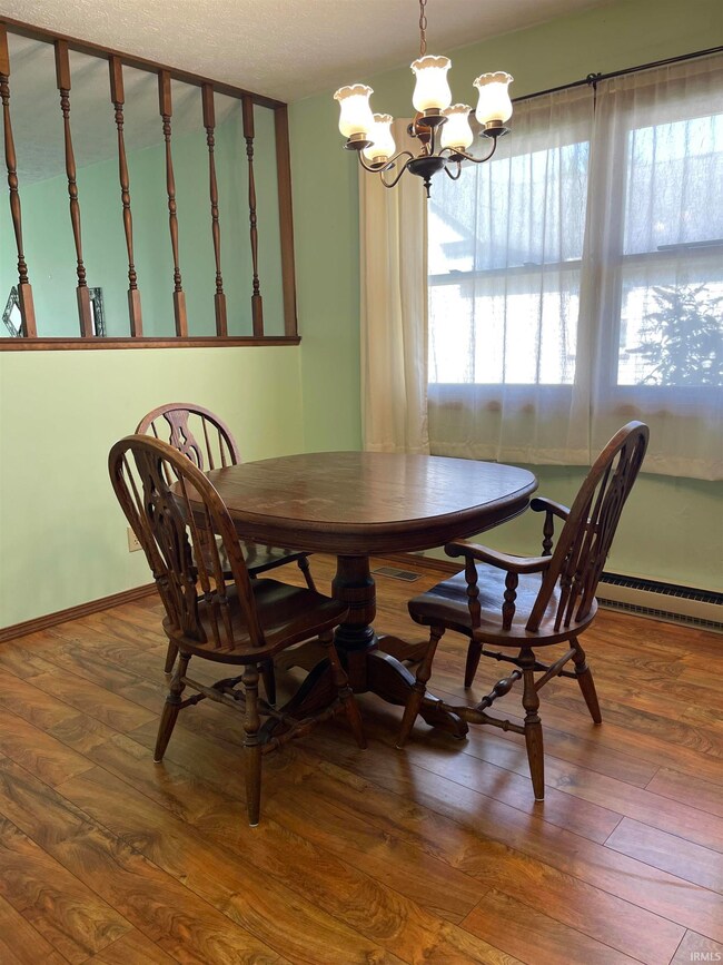 818 W Oak St, Mitchell, IN 47446 - photo 3