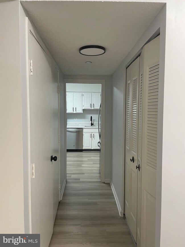 Skyline House unit 1506, Baileys Crossroads, VA 22041 - photo 4