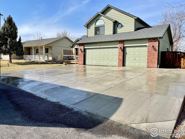 Large Driveway with RV parking