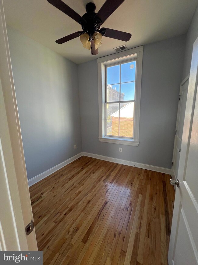 329 N Eutaw St unit 3, Baltimore, MD 21201 - photo 3