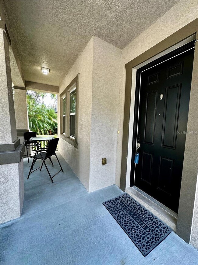 15807 Oakleaf Run Dr, Lithia, FL 33547 - photo 3