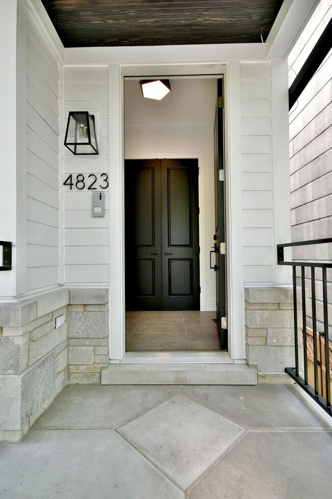 4823 N Seeley Ave, Chicago, IL 60625 - photo 2