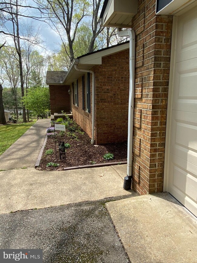 unlisted-address, Woodbridge, VA 22193 - photo 2